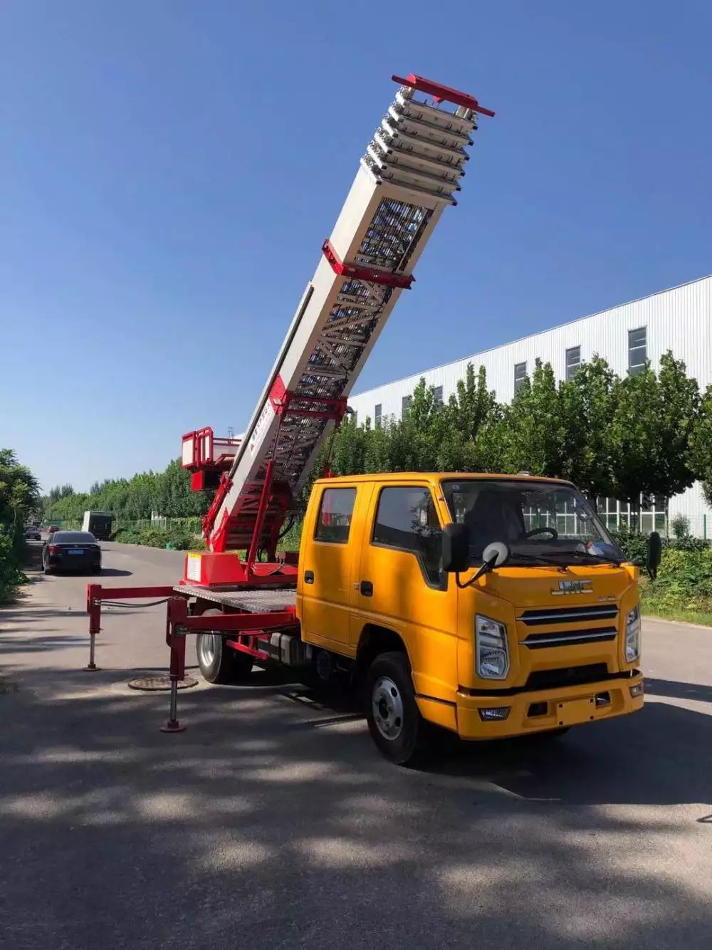 武强县附近的云梯车出租服务：轻松解决高空作业需求